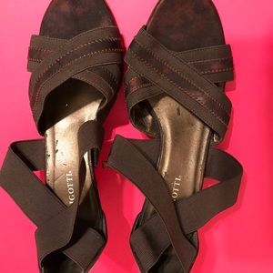 Women’s size 6.5 medium brown sandals